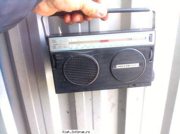 radiouri s-a :rossia aparat radio portabil fabricat sfarsitul anilor '80s rusia (fosta urss)are