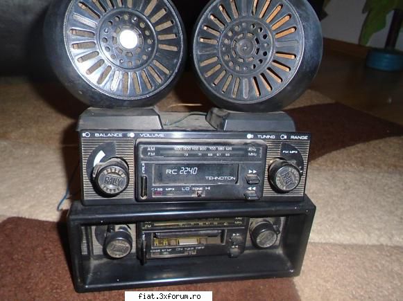 radiouri auto difuzoare romanesti doua radiouri tehnoton unul perfect doua boxe, una stare perfect