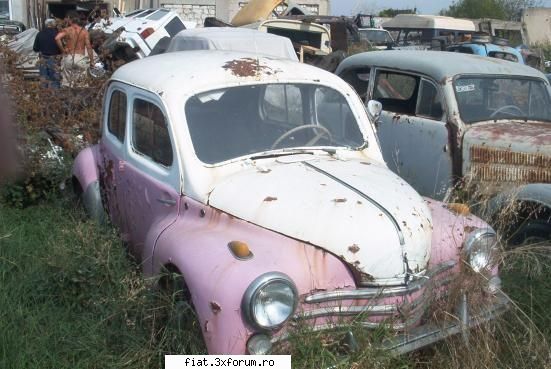 un renault 4 cv , complet 