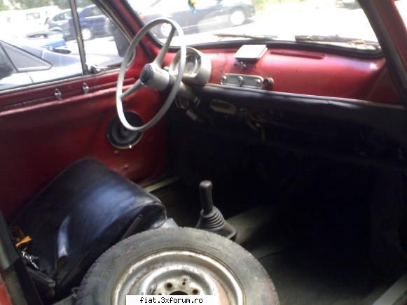 1962 Fiat 600D - interior si o roata cu cauciucul spart - Club Fiat 500 & 600