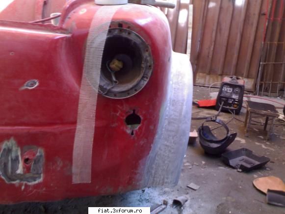 1962 Fiat 600D - pe stanga fata deja incepusem cu chit fibra - Club Fiat 500 & 600