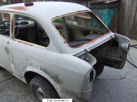 AM FIAAAATTTTTTT , acum la treaba:D - am si chituit o parte din ea... mai are partea - Club Fiat 850