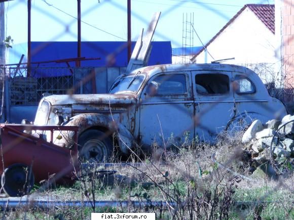 Album - Antebelice care au supravietuit - Inca o masina interbelica un Plymouth model 36 cu - Classic corner