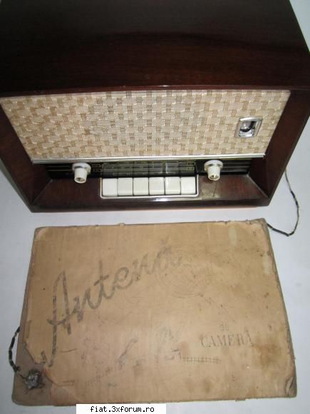 Aparat de radio cu lampi Carmen 1 model S616A - Se poate inchide ! - Anunturi