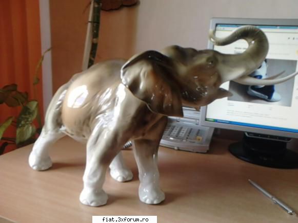 Bibelouri portelan epoca ceausista. - Elefant din portelan fin Bohemia Royal de Lux - Classic corner