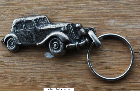 Breloc Fiat + Citroen Traction - Citroen Traction 60 lei - Anunturi