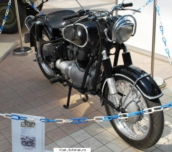 Bucharest Classci Car Show - AUTOMOBILIA - Classic corner