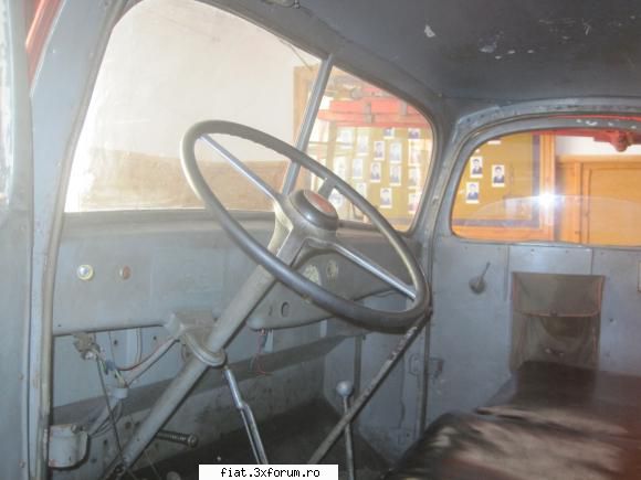 Camioane vechi din Romania - o poza cu interiorul camionului PRAGA - Classic corner