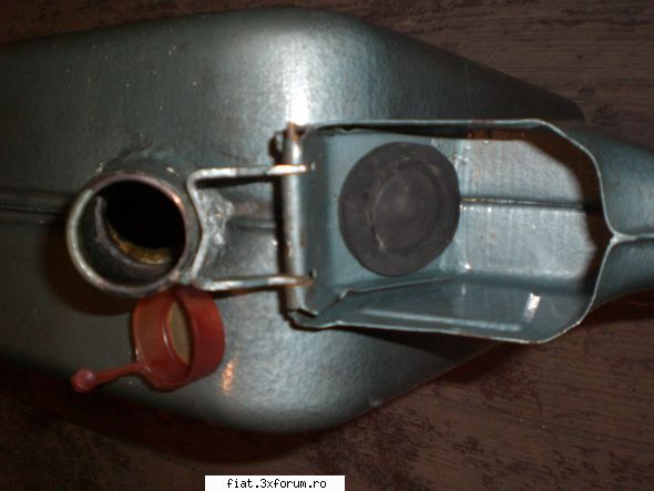 Canistre combustibil. - Ambele au sita de filtrare - Anunturi