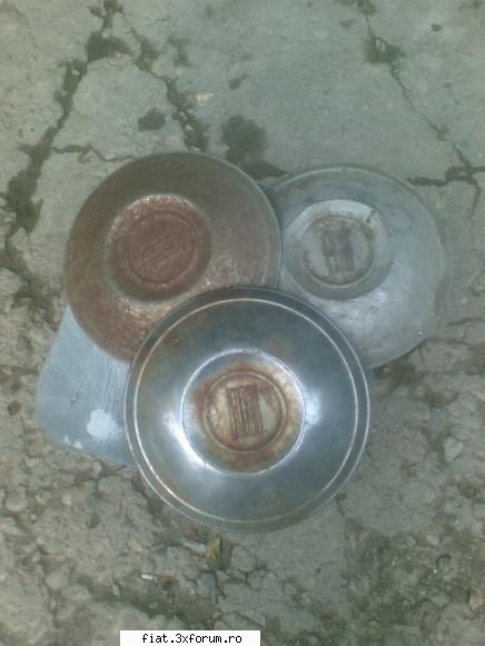 Capace roti - Vand 3 buc. capace roti Fiat 600 cele cu prindere - Bursa