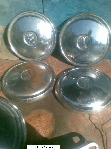 Capace roti - Vand set 4 buc capace roti Fiat 600 , pret 80 lei - Bursa