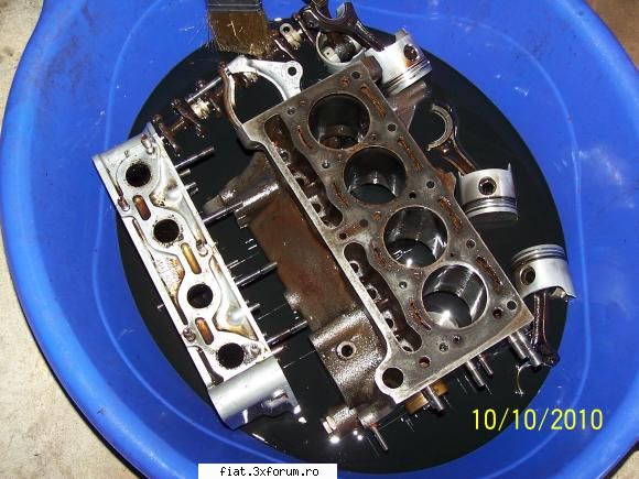 Caut dinam Fiat 600D 1964 - Piesele de motor de pe cel galben la inmuiat in - Club Fiat 500 & 600