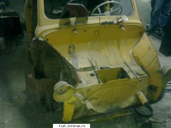 Caut dinam Fiat 600D 1964 - Calitatea nu este asa buna fiindca era seara si - Club Fiat 500 & 600