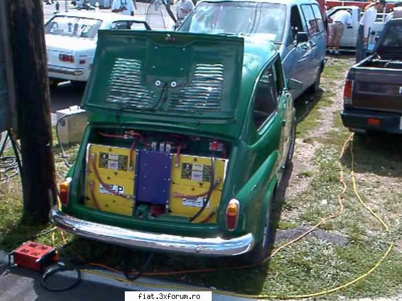 Caut fiat - Uite ca poza am gasit cu Fiatul 600 electric - Club Fiat 500 & 600
