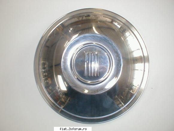 Caut piese pt fiat 600 d - Inca mai duc lipsa,de un capac de roata pt Fiat - Bursa