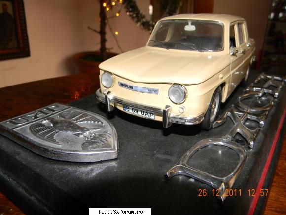 Colectia Lucas - Postament + numere de inmatriculare + embleme = - Classic corner