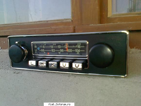 Cumpar fata radio auto - Pentru ca in anii '60-'70 la radiourile blaupunkt - Anunturi