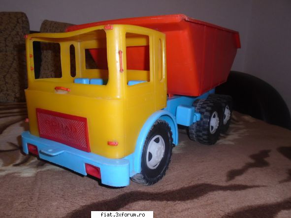 Cumpar piese pt Roman Diesel jucarie - piesele sunt pt acest camion vechi - Classic corner