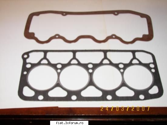 De vanzare pt. Fiat 1300 si nu numai - Garnitura chiuloasa si capac chiuloasa-- 120 RON - Bursa