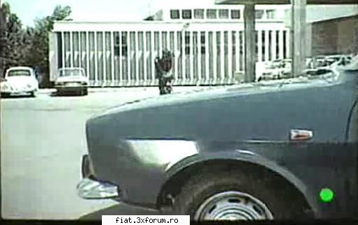Din cutia cu amintiri partea 1-a - In prim plan, una din primele Dacii, si o parcare - Classic corner