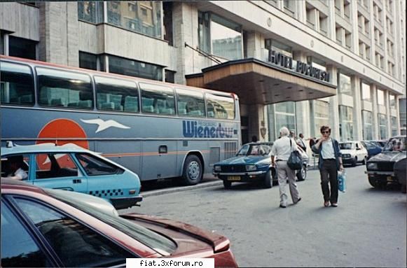 Din cutia cu amintiri partea 1-a - Dacii 2000 in fata la Hotel Bucuresti - Classic corner