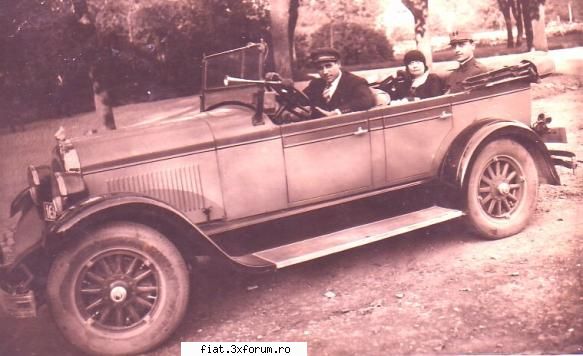 Din cutia cu amintiri partea 1-a - In masina. c. 1930. Ce o fi? Cred ca e Chrysler - Classic corner