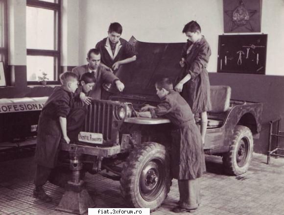 Din cutia cu amintiri partea 1-a - O poza extrordinara: Willys folosit pentru lectii - Classic corner