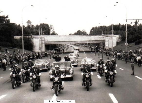 Din cutia cu amintiri partea 1-a - Inca o moto-cavalcada. Asta e pasajul de la - Classic corner
