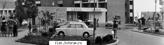 Din cutia cu amintiri partea 1-a - Parcare la Hotel Hora (Mamaia?), tot 1975. In - Classic corner