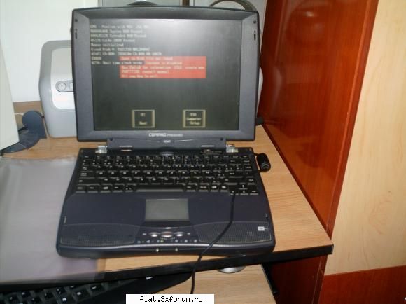 Din cutia cu jucarii - Compaq presario 1240, fara baterie, nu porneste - Anunturi