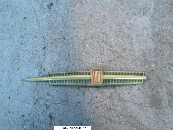 Emblema fata - V�nd emblema fata Fiat 850 SH. Una din cele doua - Club Fiat 850