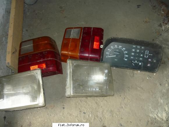 Faruri si stopuri Fiat Uno - Salut, Am 2 faruri,2 geamuri de stop(stg.+dr.),si - Bursa