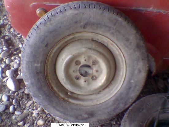 Fiat-uri abandonate - roata. sunt 4 bucati exact la fel, cu cauciucuri - Bursa