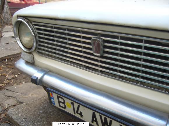 Fiat 124 - Cateva detalii arata ca este un Fiat. Sigla Fiat - Masina mea