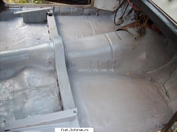 Fiat 1800 - proiect bun - i-am facut o grunduire a podelei - Club Fiat 1800