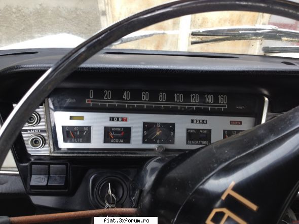 Fiat 1800 alb - 1967 - Ceasurile de bord Masina nu are un surub - Club Fiat 1800
