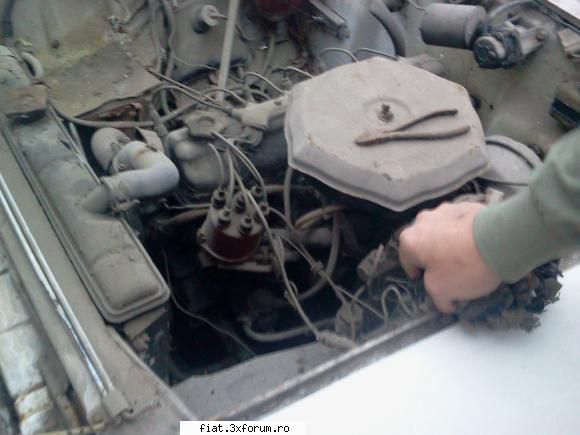 Fiat 1800 de vanzare in Bucuresti - In compartimentul motor totul pare sa fie original - Club Fiat 1800