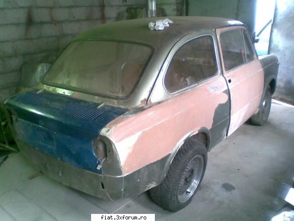 Fiat 850 in curs de reconditionare - vopseaua veche se ia cu spaclu :( se pare ca tre - Club Fiat 850