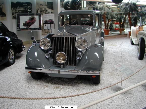 Frumuseti "surprinse" din strainatate - Un Rolls Royce impreuna cu unul mai nou si unul - Discutii libere