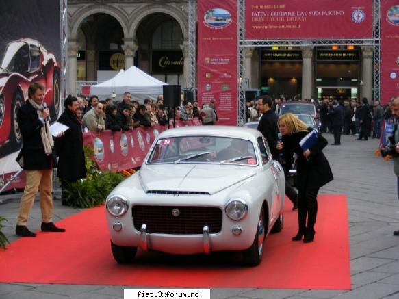 Frumuseti "surprinse" din strainatate - Pe doamna cred ca o stiti de pe canalul Nuvolari - Discutii libere