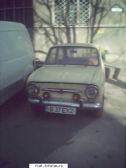 Frumuseti surprinse in trafic - un fiat 850 arata f bine dar prafuit - Classic corner