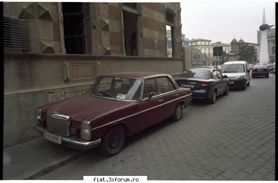 Frumuseti surprinse in trafic - "Mercedes" 200D "bot de cal" pe Str. Boteanu - Classic corner