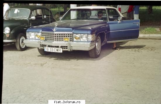Frumuseti surprinse in trafic - Şi un "Cadillac" - Classic corner