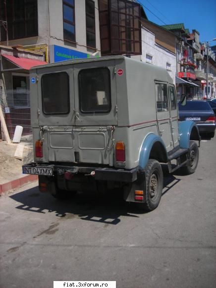 Frumuseti surprinse in trafic - si din spate. NB: pe o parte 2 usi, pe cealalta - Classic corner