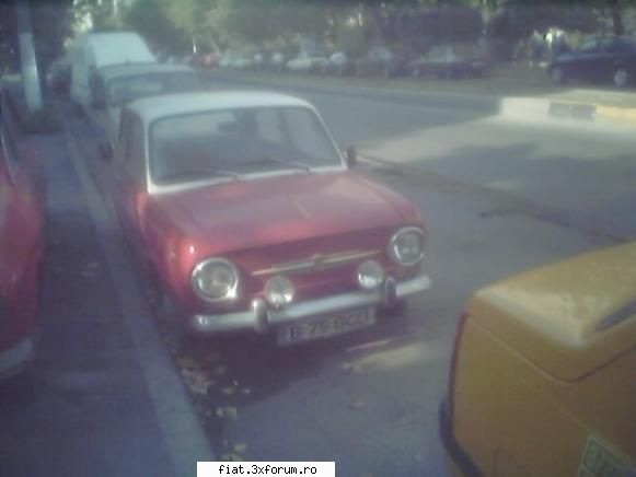 Frumuseti surprinse in trafic - fiat 850 in stare buna dar zace , 2 culori alb + - Classic corner