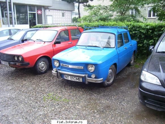Frumuseti surprinse in trafic - si sutica de la bloc - Classic corner