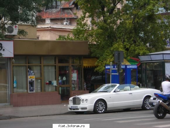 Frumuseti surprinse in trafic - Adrian - Classic corner