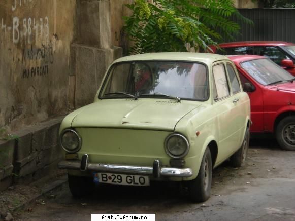 Frumuseti surprinse in trafic - si cu cochetul asta fietel pe jules michelet, va - Classic corner