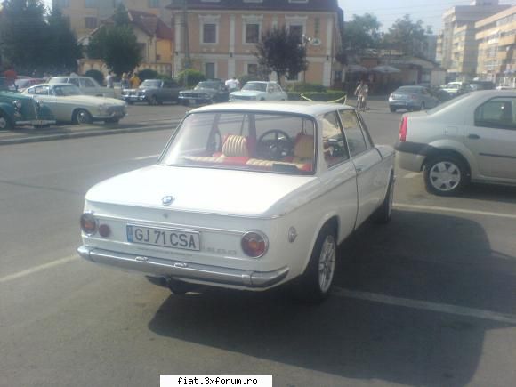 Frumuseti surprinse in trafic - un BMW 1600 in acelasi loc cu aceeasi ocazie - Classic corner