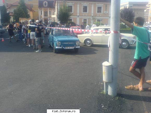 Frumuseti surprinse in trafic - acelasi 850 la retrocarpati - Classic corner